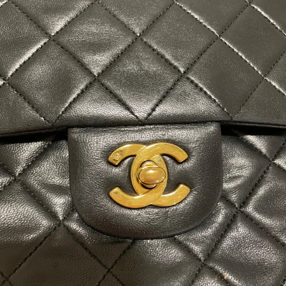 CHANEL 1990 Vintage Lambskin Quilted Medium Double Flap Black Handbag - Picture 3 of 10